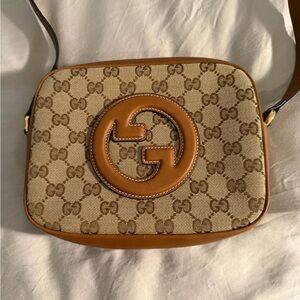 Gucci Emblem Camera Bag. New without tags. Perfect condition.